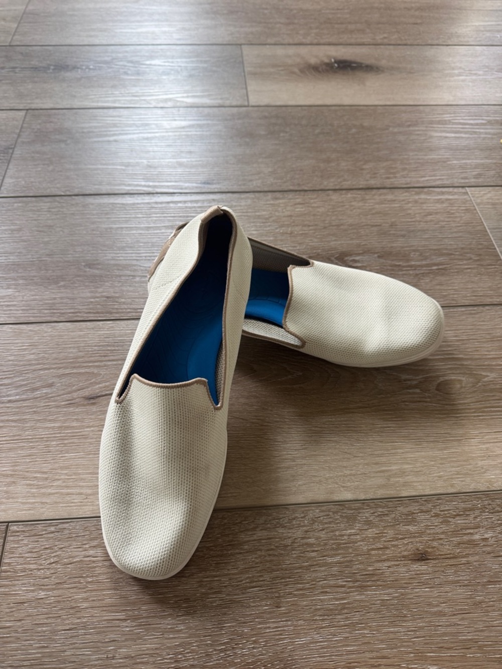 Me Too Slip-On women's  Casual Loafers sneakers in Cream